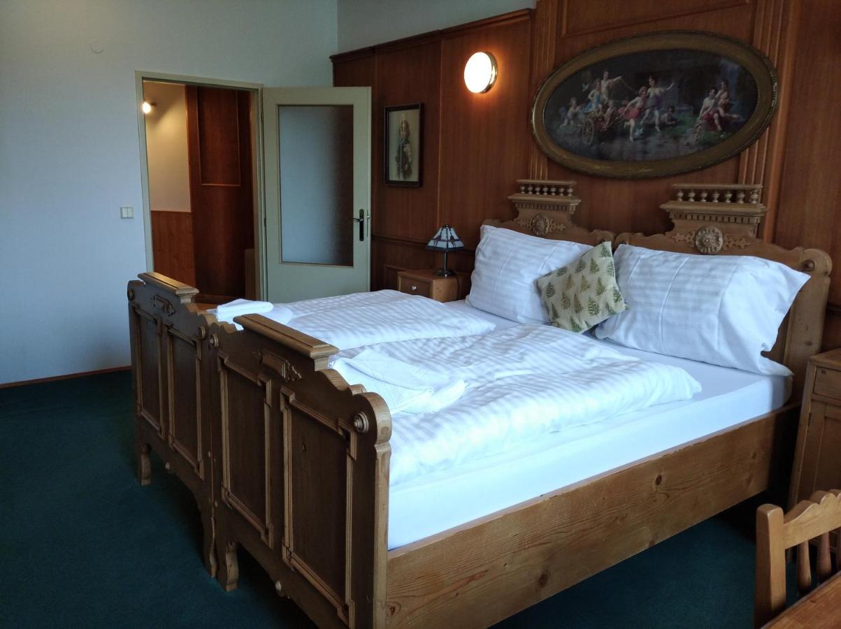 Hotel V Nebi Йозефув-Дул Экстерьер фото